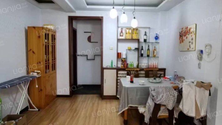 范阳路 通透户型 邻医院 教育 站牌 菜市  公园 税费低-餐厅