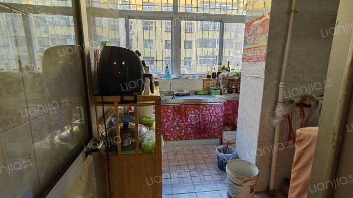 范阳路 政法街 二跃三 南北通透大三居出售-厨房