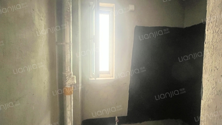 双语旁一梯两户洋房社区，南北双通透户型，采光视野好-卫生间