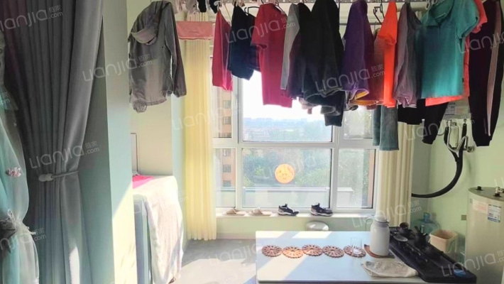 双塔片区距离西丁500米，精装修大2居，无遮挡-阳台