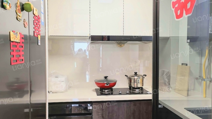 精装修婚房，品牌家具家电，电动沙发-厨房