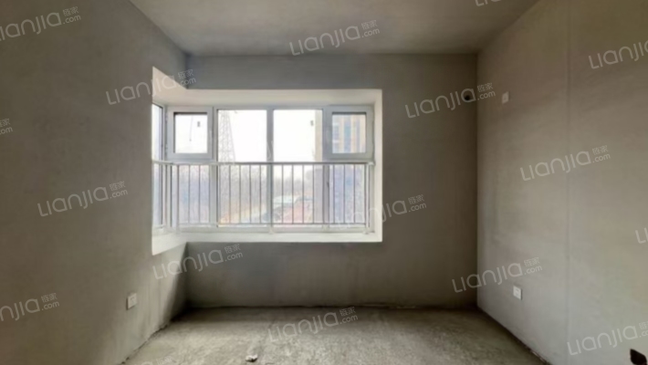 少有的南北通透大三居，业主诚心出售，中高层-卧室A