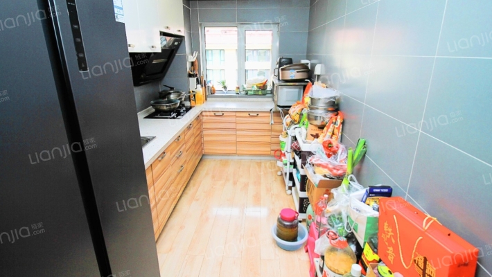 价格便宜 买16年房子 三室格局 举架4.5米 全屋精装修-厨房