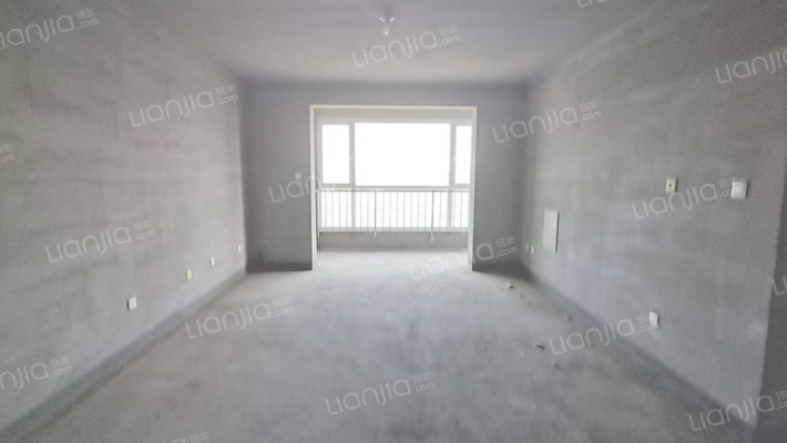 此房业主诚意卖，房本在手，没抵押，能贷款-客厅