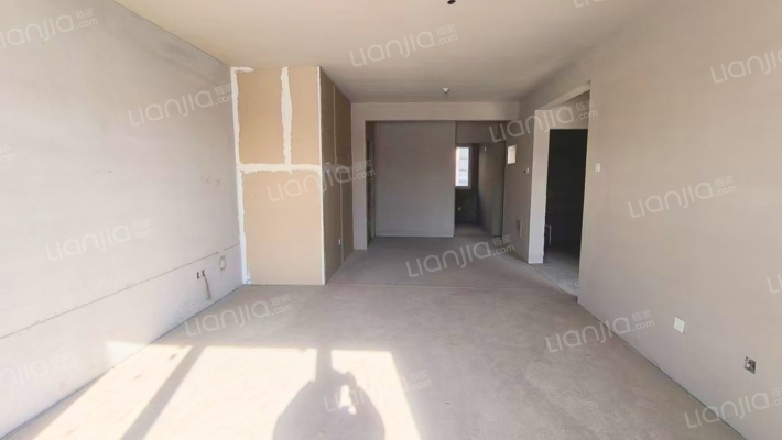 急售三利B区南北通透三居洋房，满二，价格美丽。-餐厅