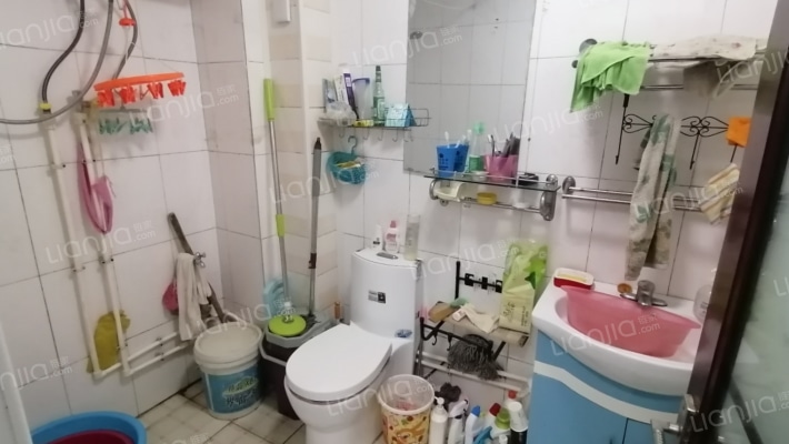 天保郦景社区为南北两排九栋高层，电梯板式精英寓所-卫生间