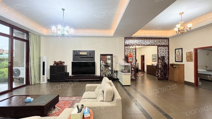 汤泉高尔夫1号二手房实景图