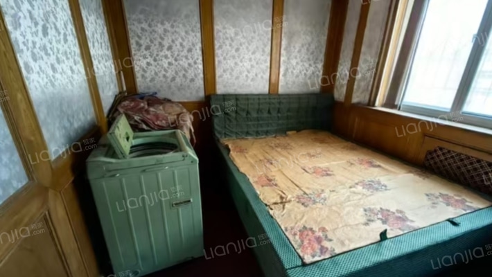 市直小区 三层 南北三居 市医院北侧-卧室B