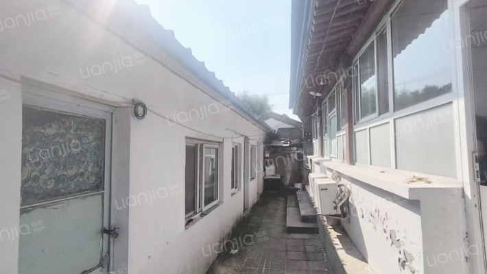 市老区心中 一层独门独院 北房11间-卧室F