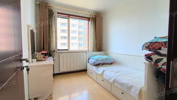 联合小区一号院，位于华阳路主路旁，交通购物方便-卧室C