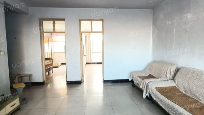 瑞兴祥服饰苑二手房实景图