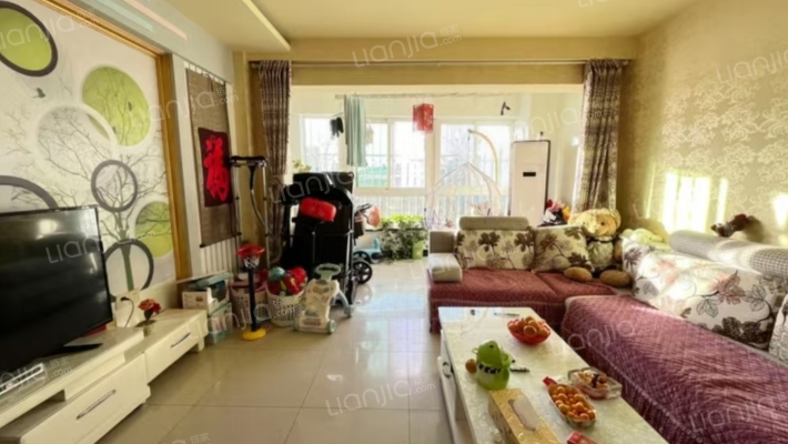 东方家园大三居，有装修，房本满五，-客厅