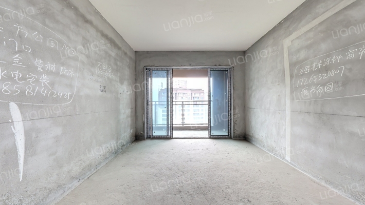 绿地公园里A组团二手房实景图