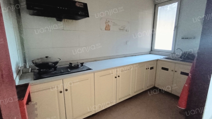 房子是中间楼层，全阳正规大两居，无遮挡-厨房