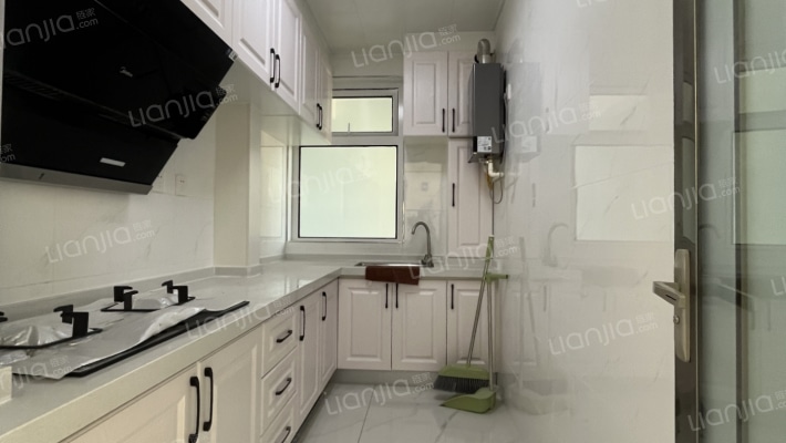 金域中央 2室2厅 南-厨房