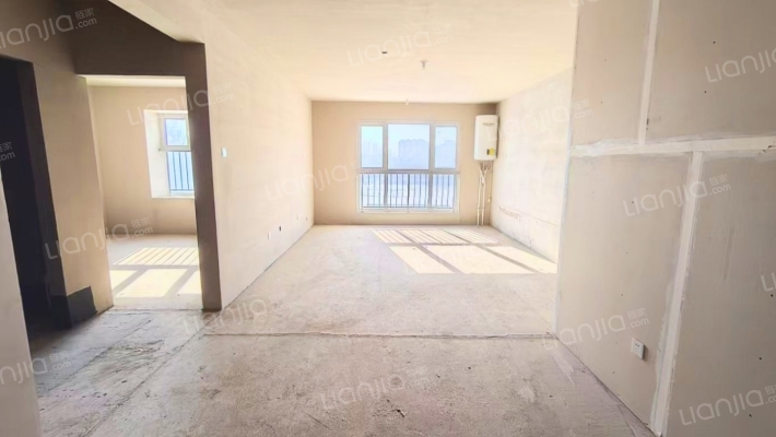 急售三利B区南北通透三居洋房，满二，价格美丽。-客厅