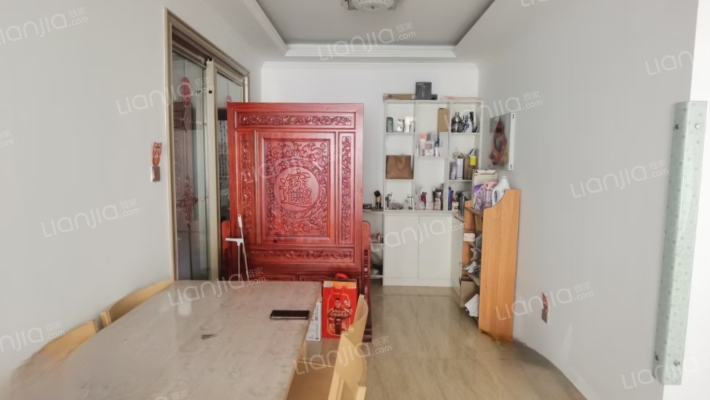 水岸花城精大两居，带车位，交通便利！大社区集体供暖-餐厅