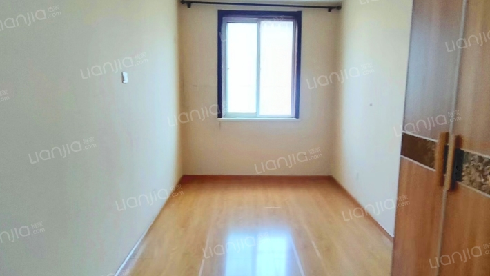 德信公园 旁板楼社区，三阳开泰户型，满五唯一-卧室C