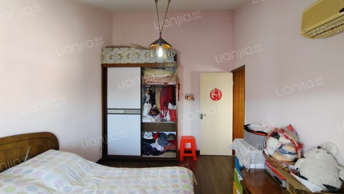 此房跃层复式、楼上楼下南北通透户型好、无遮挡采光好-卧室A