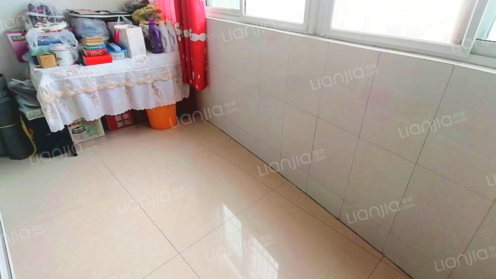 此房有本满五年，房本交易，南北通透格局，-阳台