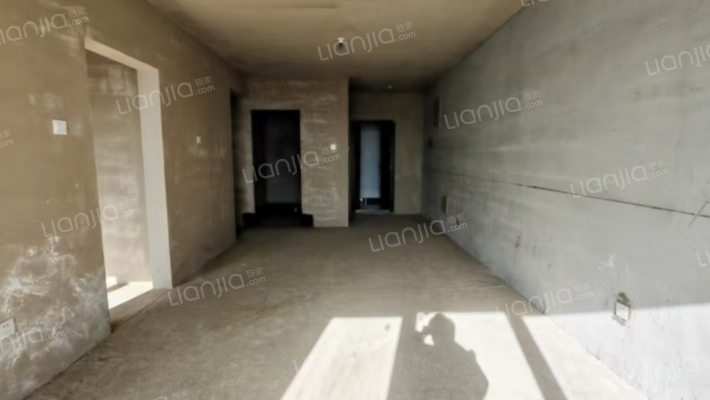 房子是新楼盘的房子，位置好，交通方便，北京通勤必备-餐厅