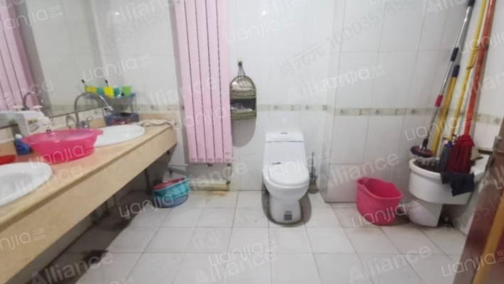 祥和园，满五不唯一，上下两层，联排别墅，采光好-卫生间C