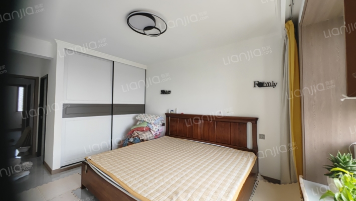 南北大三居，总价低，房本满二，税费少，-卧室A