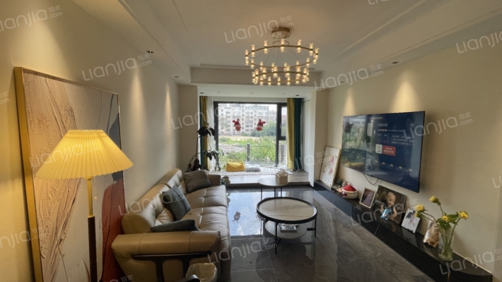 翡翠华庭二手房实景图