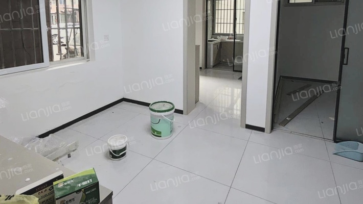 新华书店综合楼二手房实景图