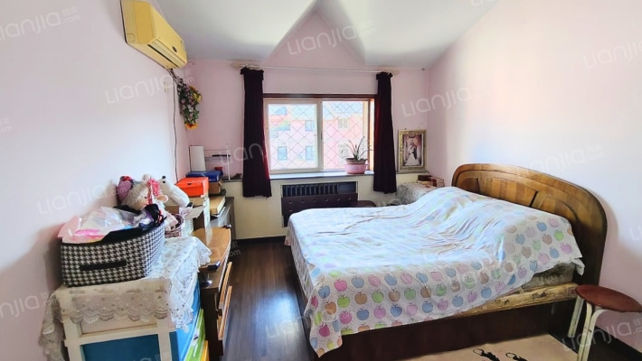 此房跃层复式、楼上楼下南北通透户型好、无遮挡采光好-卧室A