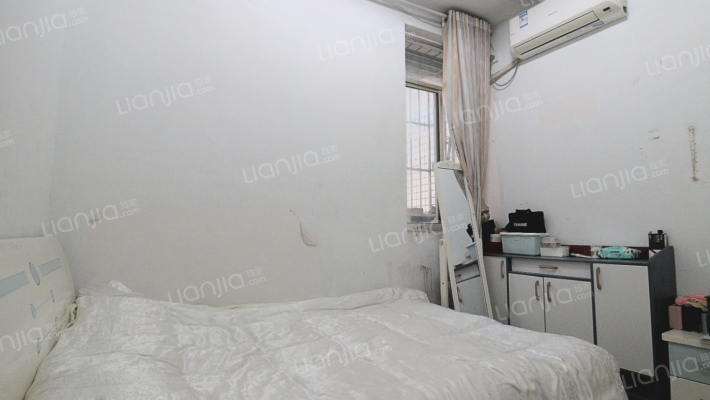 上江北精装两室，中间楼层，房东诚心出售-卧室B