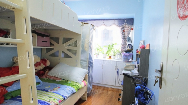 临江大4房，精装修，居住舒适，小区环境优美-卧室B