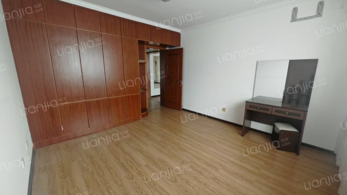 广安B层好楼层方正三居，居住舒适度高-卧室A