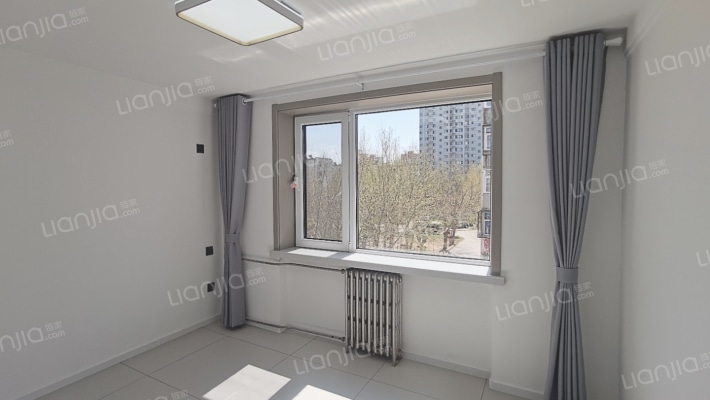 南北通透格局，楼层好，视野宽阔，采光充足-卧室B