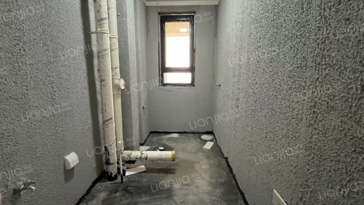 房子一梯两户，集中供暖好楼层，人车分流-卫生间A