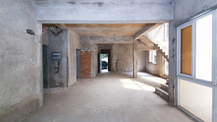 钱隆山庄二手房实景图