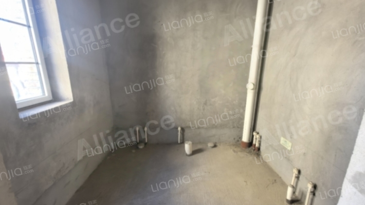 联排边户 带大院子 房本满 户型方正-卫生间B