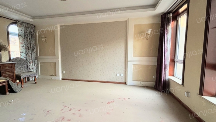 联排别墅，诚意出售，房本在手，随时过户.-卧室B