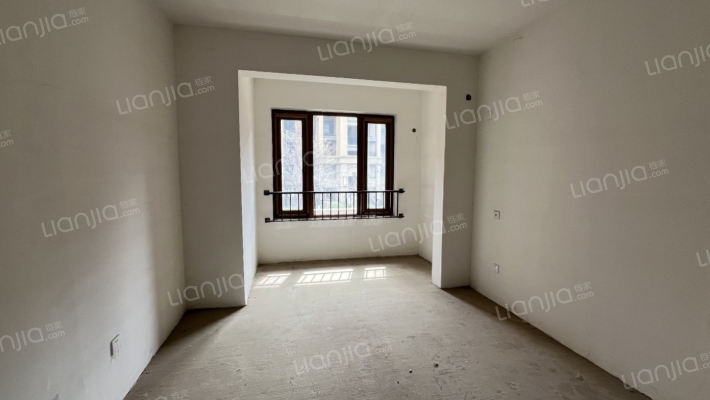 鸿坤理想尔湾别墅，下叠带院子，房本在手，业主急售-卧室C