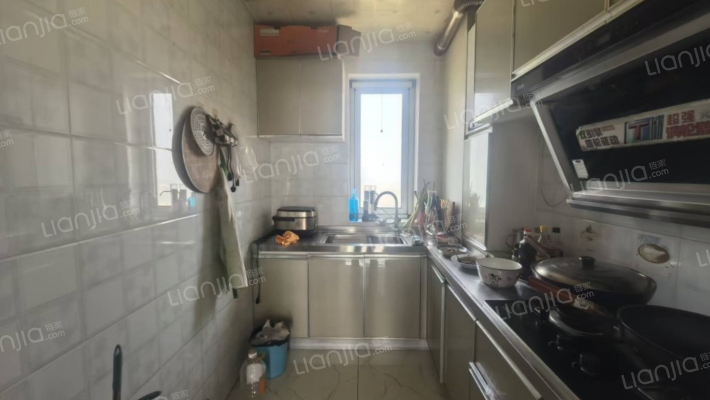 北京界南北通透两居加一居，门口838车站，户型好。-厨房