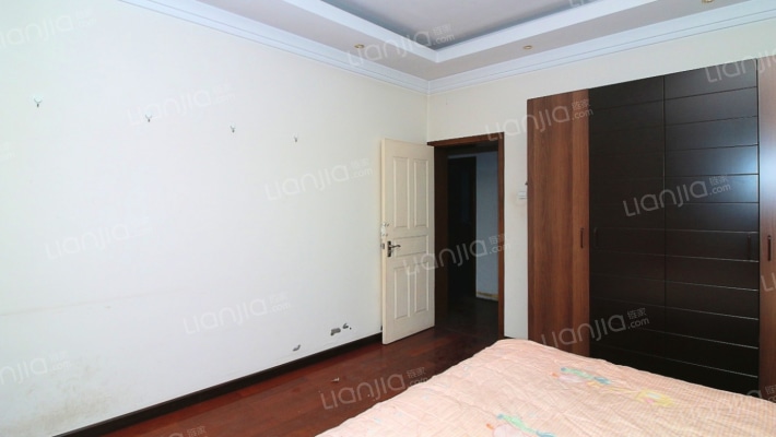 房本满五唯一，联排别墅，纯南大院子，方正-卧室C