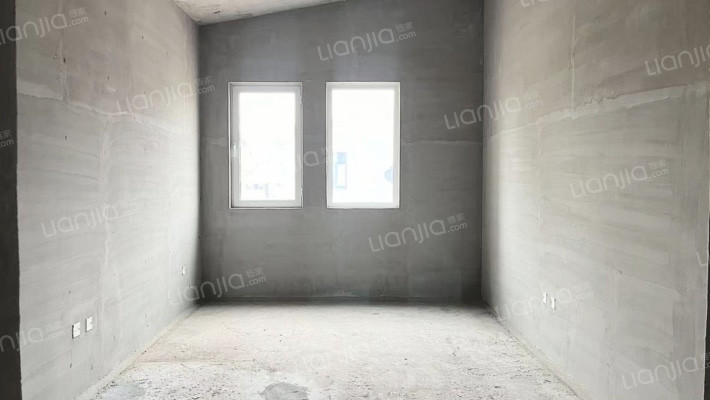 哈弗小镇联排别墅，低于开发商价格，房本满二诚意出售-卧室C