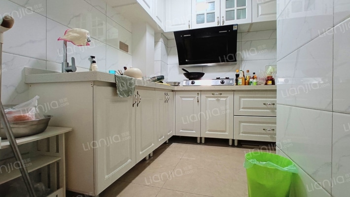 钻石商圈 御景园优质大两居  两层的利用空间 居住舒适-厨房