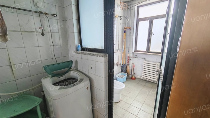 铁道部建厂局家属楼 3室2厅 南 北-卫生间