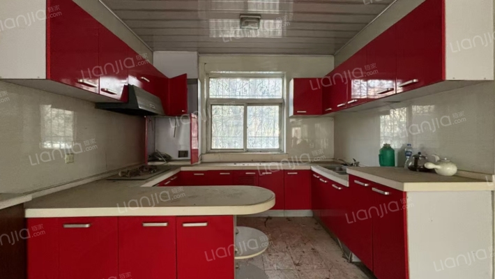 市区的联排别墅，院子大户型方正-厨房