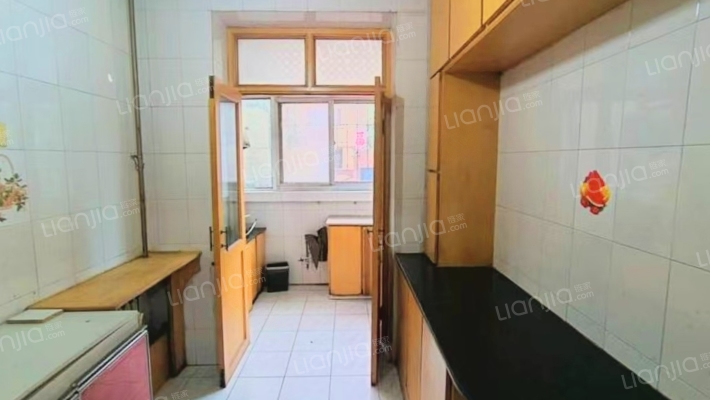 范阳路宜佳旺 银都小区南北通透三居室，低楼层-厨房