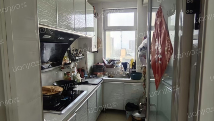 此房户型好，南北通透2居，采光充足，交通便利-厨房