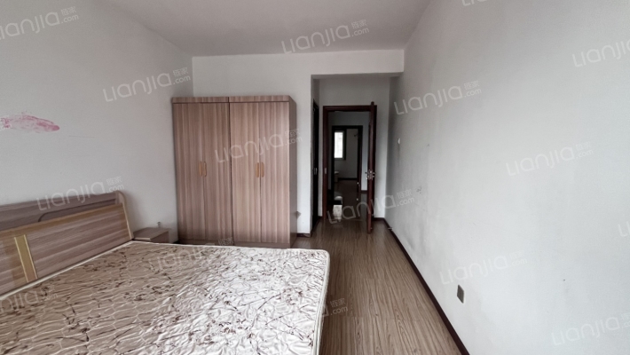 天龙小区电梯房三居，二康医院，宜佳旺。-卧室A