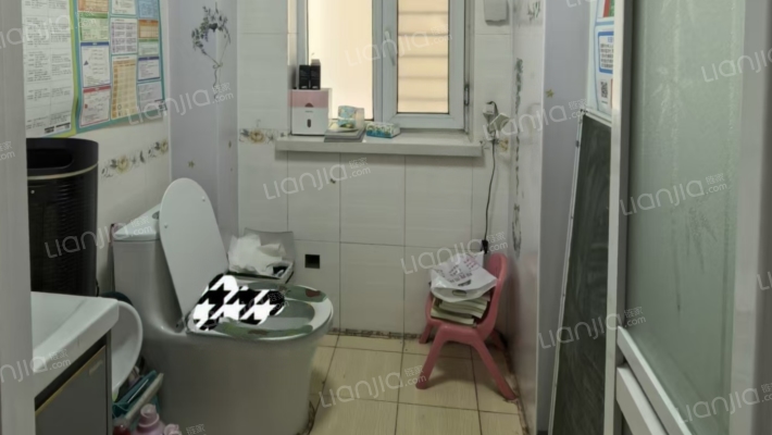 南北通透格局，采光好，精装修，小区绿化优美-卫生间A