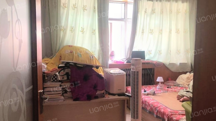 此房本满五年，南北通透，采光充足，地理位置好-卧室C